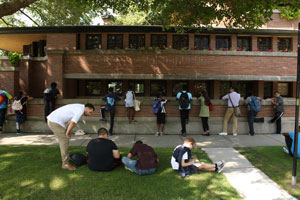 INOMA-Students-sketching-at-Robie-House