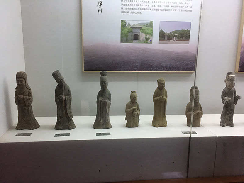 52. Nantangtombsfigurines